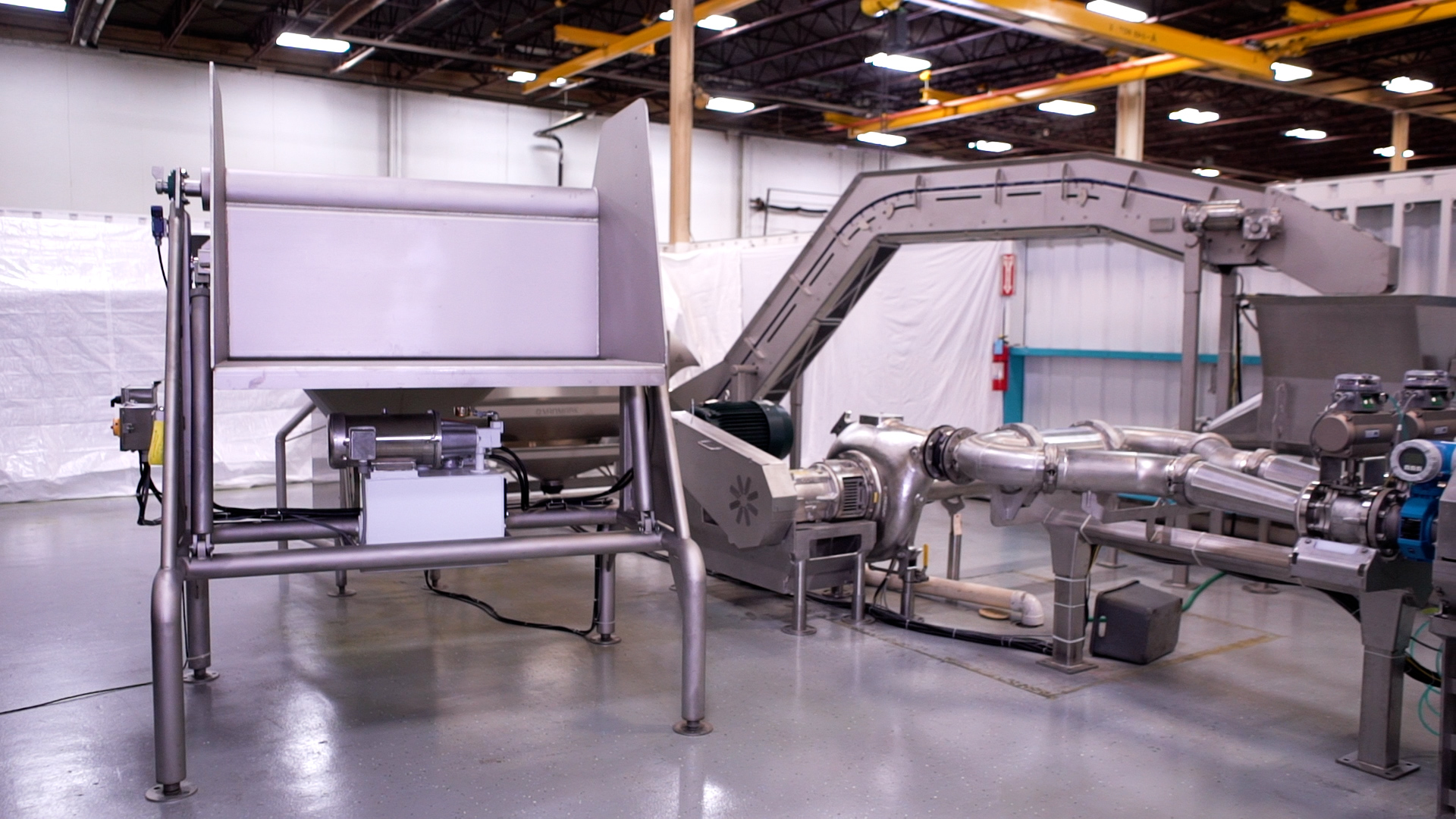 The right storage and transfer equipment can boost the efficiency of your baked potato chip production line. The right storage and transfer equipment can boost the efficiency of your baked potato chip production line.