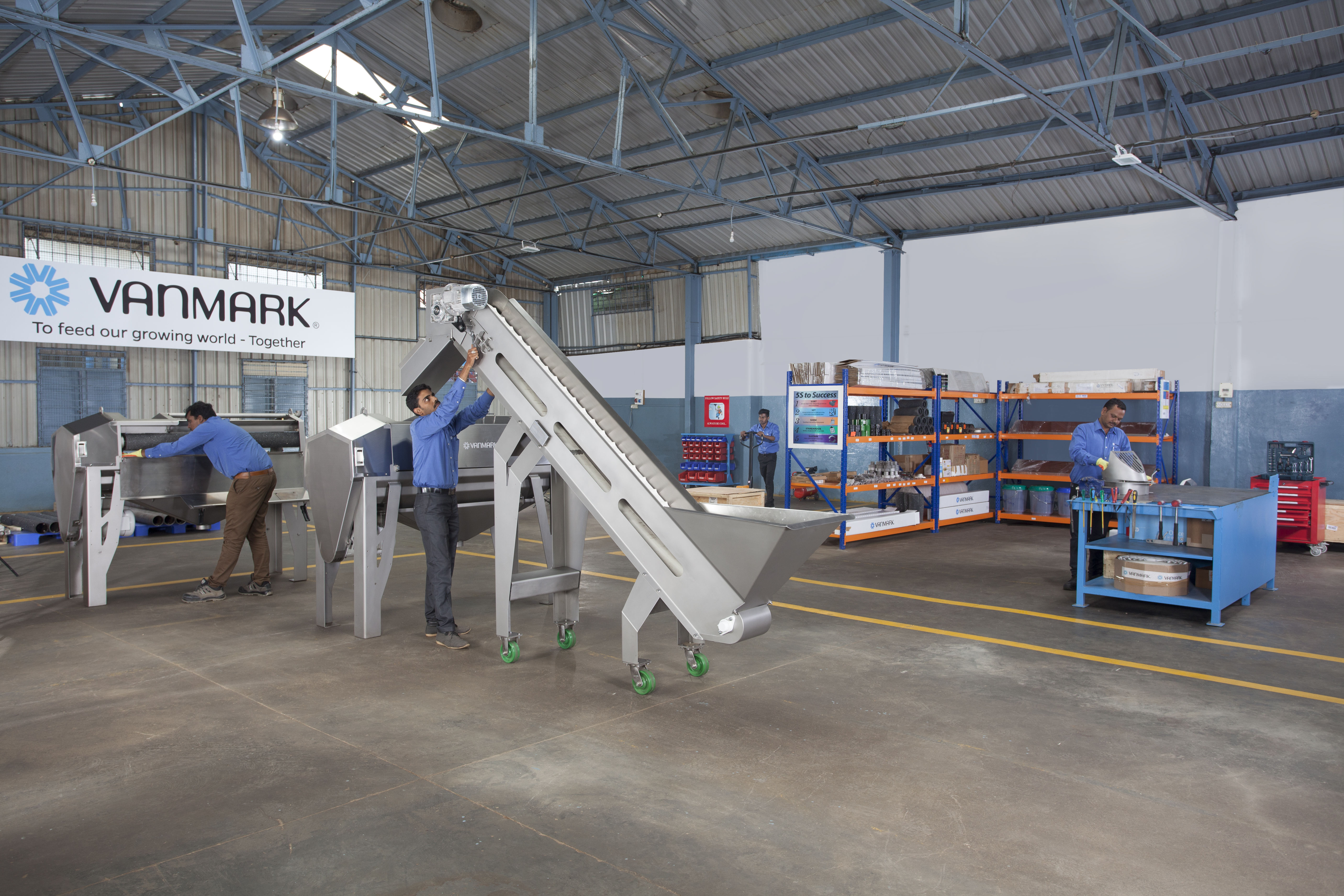 Vanmark India team assembles equipment